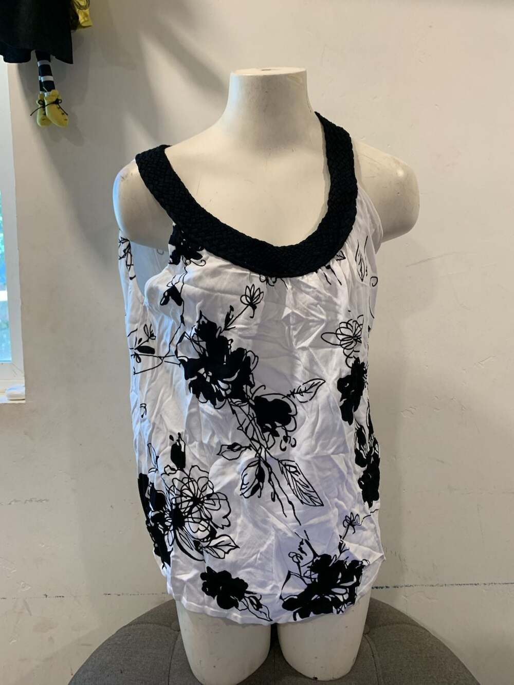 Joseph A. Floral Tank Top Size XXL Black White Braided Trim